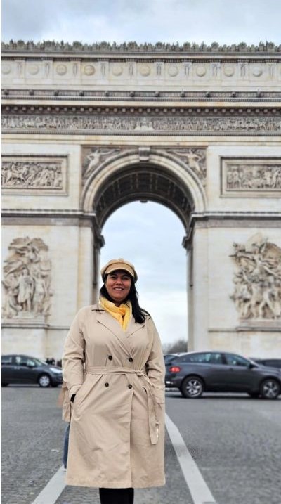 Viviane no Arco do Triunfo